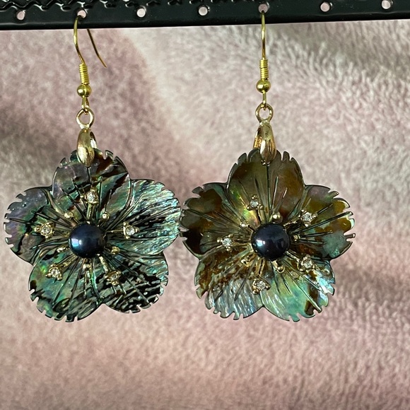 Abalone Shell Flower Earrings - Picture 4 of 6